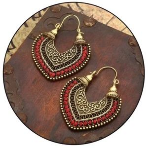 NWT Bohemian Style Burgundy Dangle Pierced Earrings in Gold Tone!